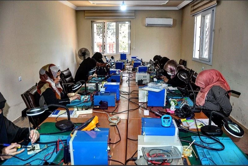 İç savaşta eşlerini kaybeden Suriyeli kadınlar, Türkiye’de hayata tutunmaya çalışıyor
