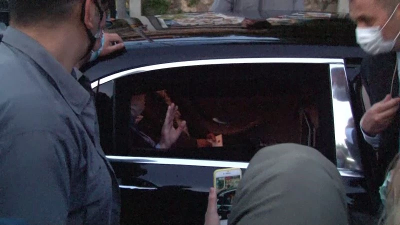 Çengelköy’de vatandaşlardan Cumhurbaşkanı Erdoğan’a sevgi gösterisi
