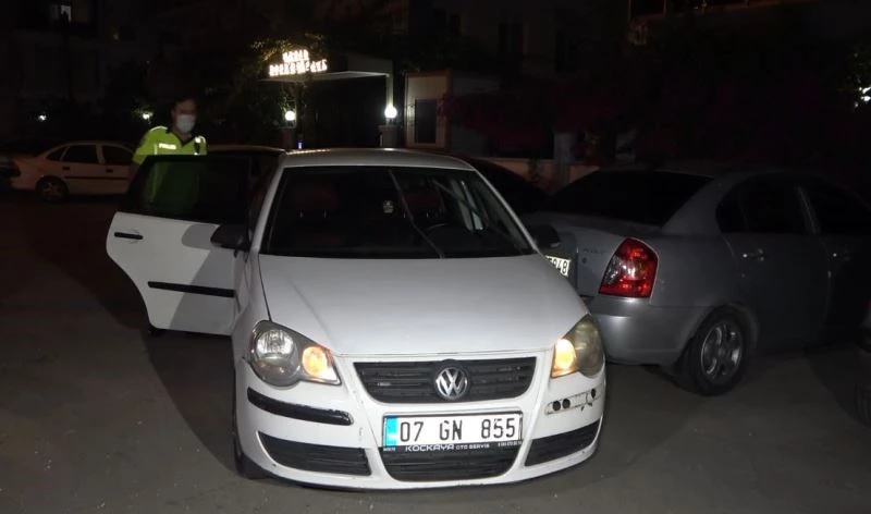 Kısıtlama saatinde polisi peşine taktı: 2 araca çarpıp yakalandı
