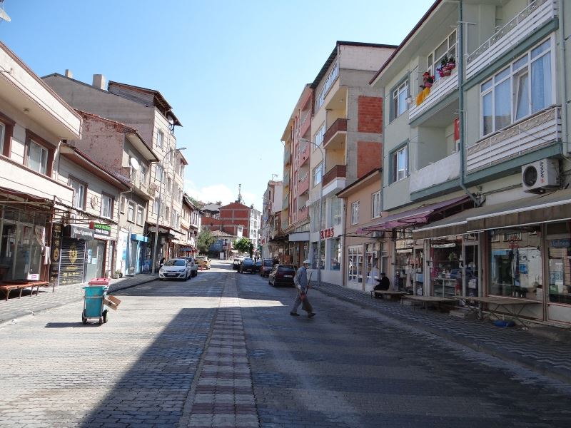 Kısıtlamalarda sokak ve caddeler boş kaldı
