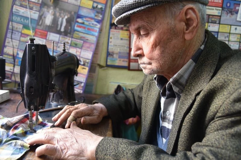 Engelli usta 50 yıldır terzilik yapıyor
