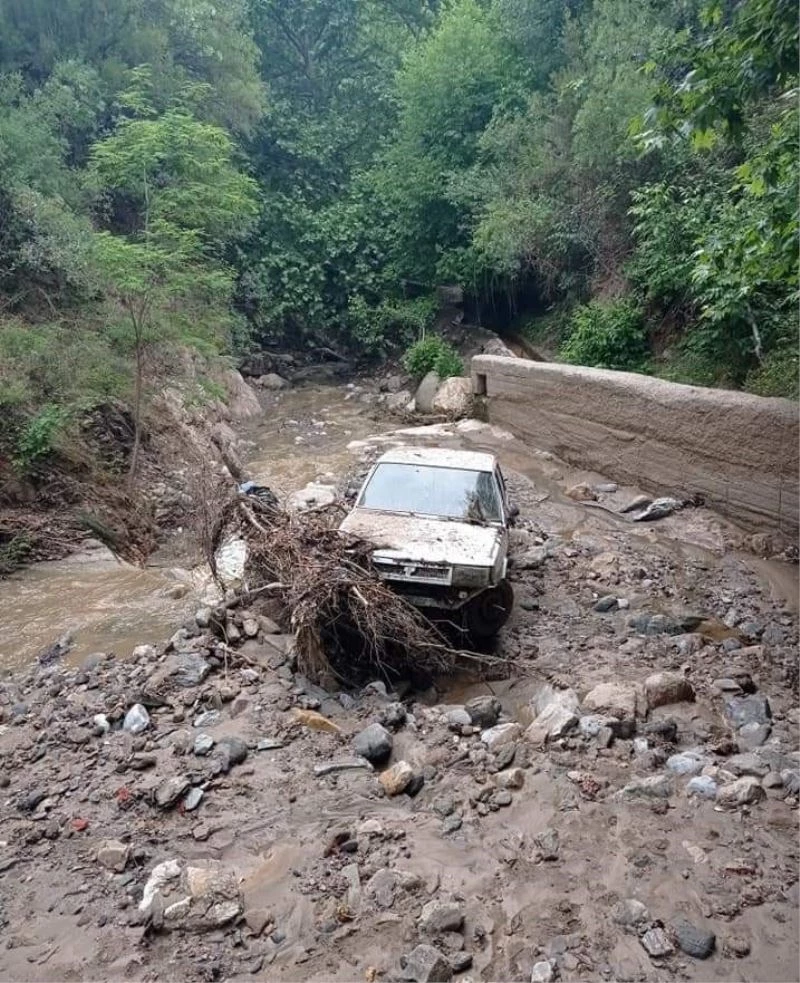 Sele kapılan otomobil 2 kilometre uzakta bulundu
