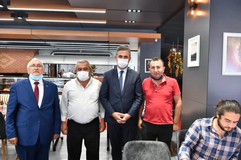 Mamak Belediye Başkanı Köse, ilçede yeni bir işyerinin açılışına katıldı
