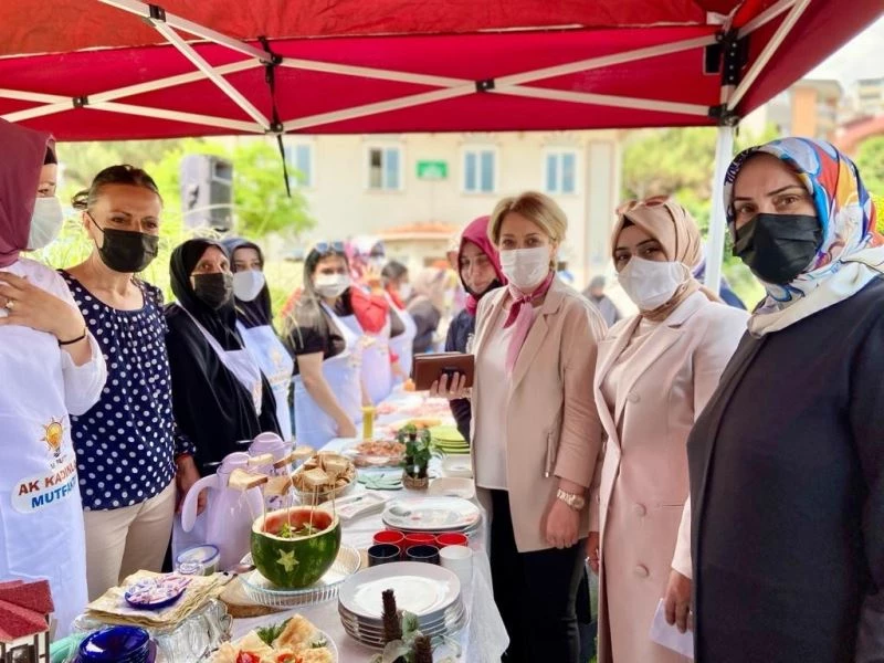 Bayat ekmekler çöpe gitmedi, 26 çeşit yemek yapıldı
