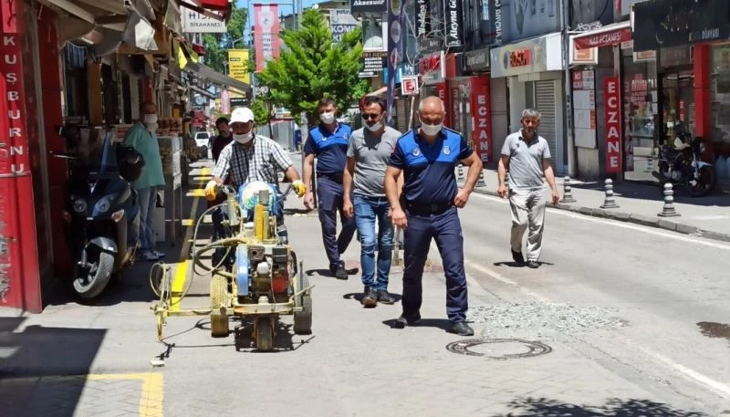 İlkadım’dan kaldırım işgaline çizgili önlem
