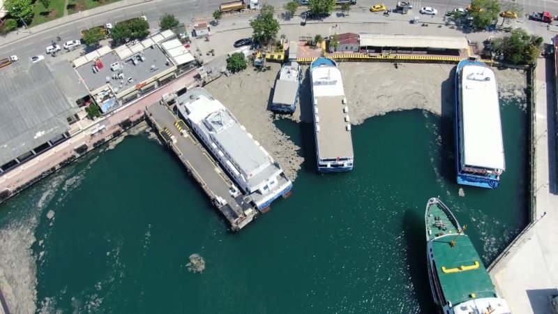 Bostancı’da devam eden müsilaj temizliği havadan görüntülendi
