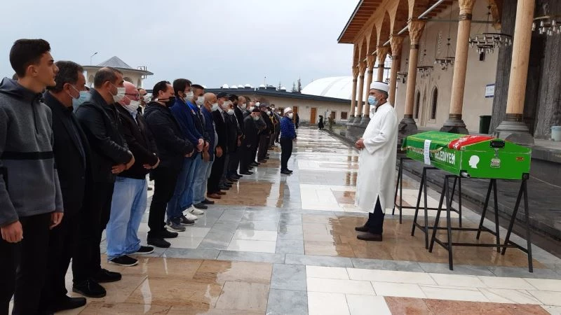 Yaya yolunda hayatını kaybeden genç kız memleketinde sonsuzluğa uğurlandı
