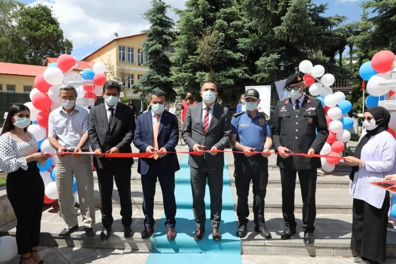 Genç yetenekler resim sergisinin açılışı yapıldı
