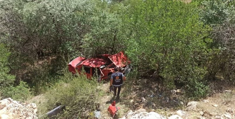 Kontrolden çıkan otomobil Botan Çayı’na uçtu: 2 yaralı
