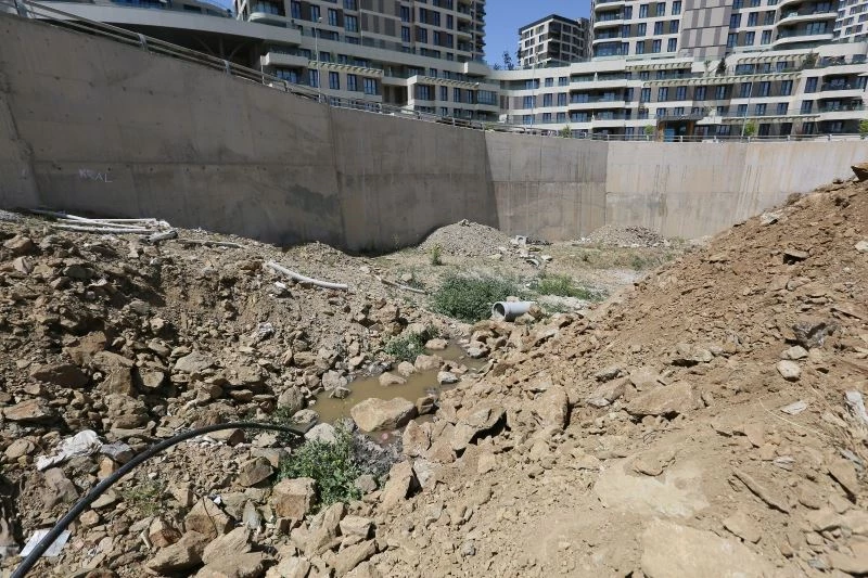 ASKİ İmrahor Vadisi’nde açıktan akan kanalizasyon hattını yeniliyor
