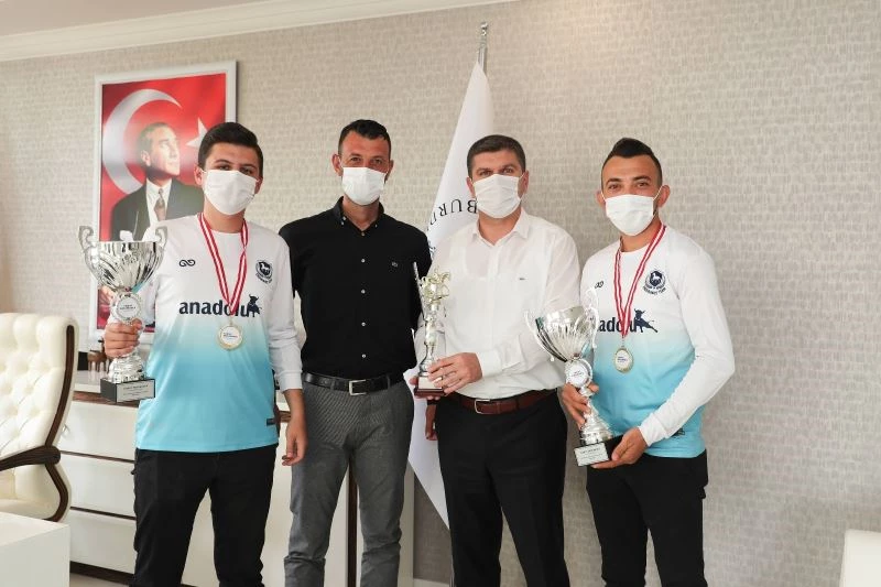 Kupa heyecanını Başkan Ercengiz’le paylaştılar
