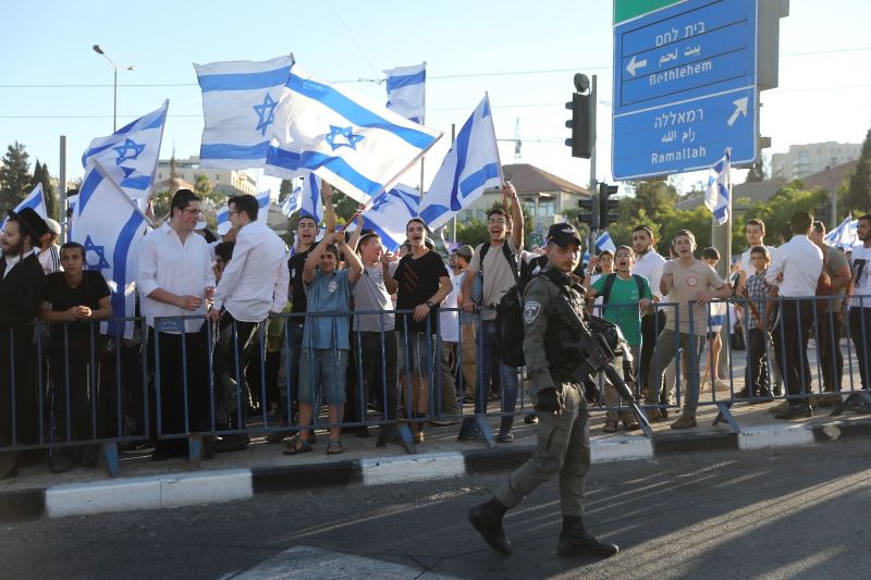 İsrail’de fanatik Yahudilerden bayrak yürüyüşü
