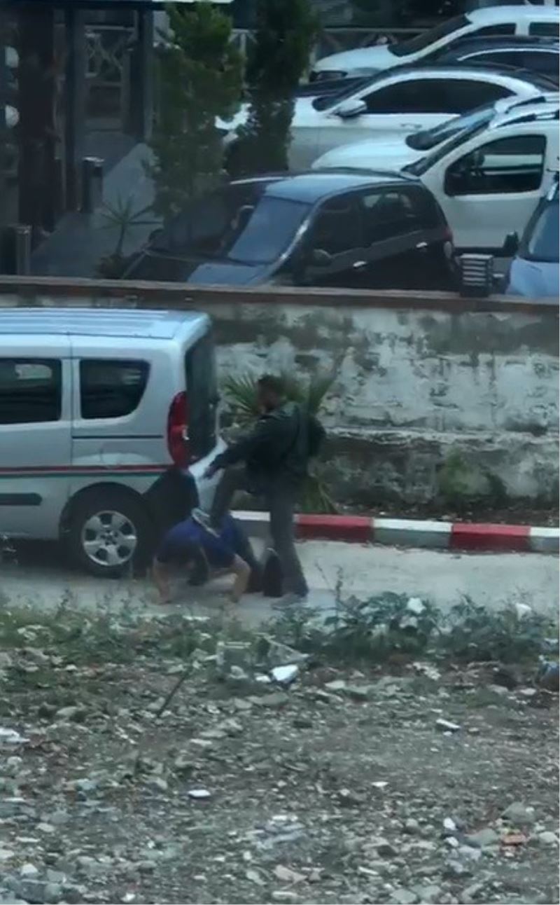 İzmir’de icra avukatına darp ve silahla tehdit anları kamerada
