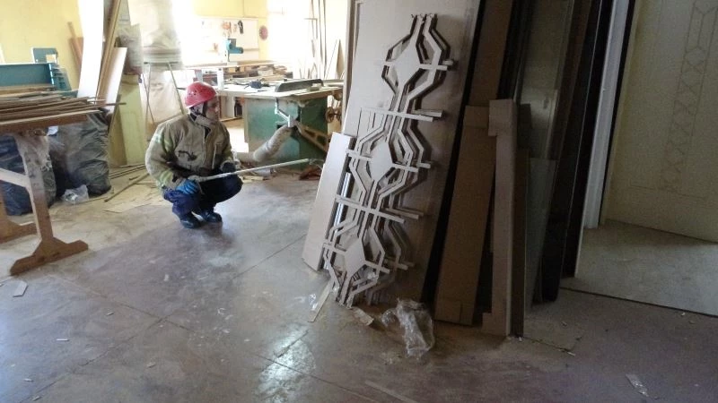 (Özel) Pendik’te atölyeye giren yılanı bulmak için ateş yaktılar
