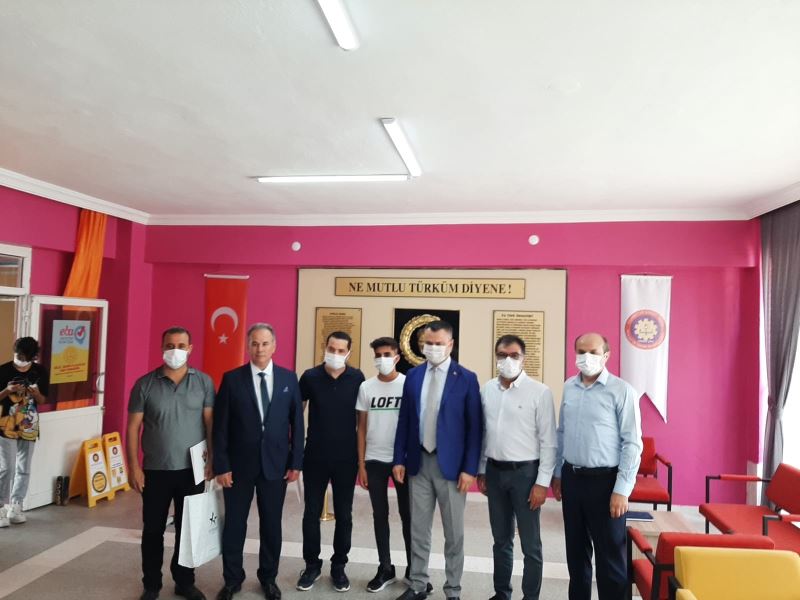 Tarsus TSO Mesleki ve Teknik Anadolu Lisesi’ne kütüphane açıldı
