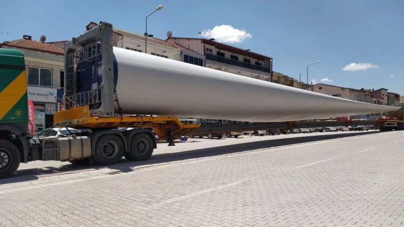 60 metre uzunluğundaki pervaneler böyle taşındı
