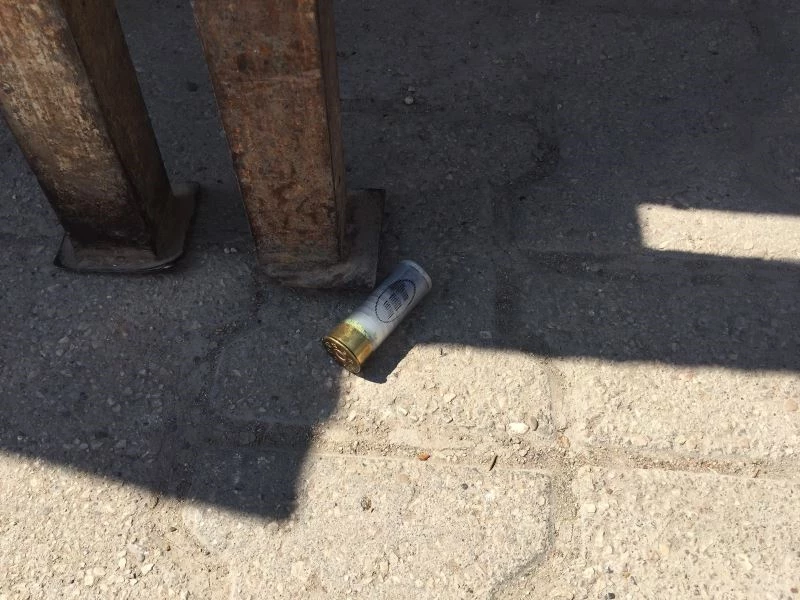 Silah sesi duydu balkona çıktı yaralandı
