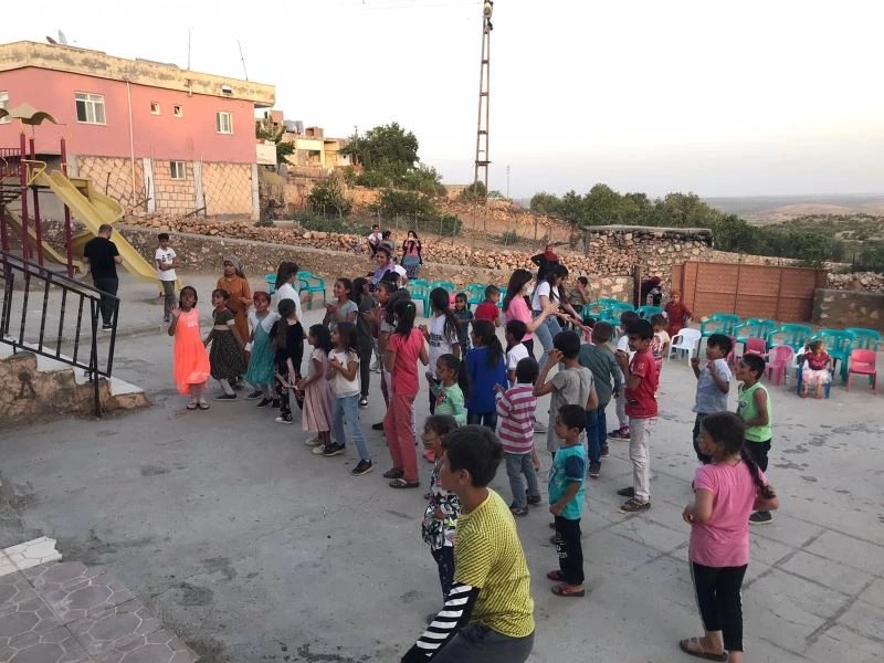 Gönüllü öğretmenler çocukları müzikle buluşturuyor
