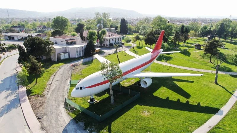 Uçağın yanına 2 adet vagon yerleştirilecek
