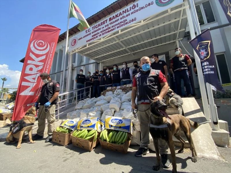 Mersin Valiliği, 1 ton kokainin muz yüklü konteynerde ele geçirildiğini açıkladı