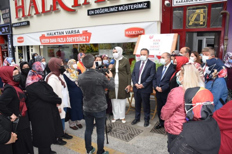 AK Parti Kadın Kolları’ndan Türk Kızılayı’na kan bağışı
