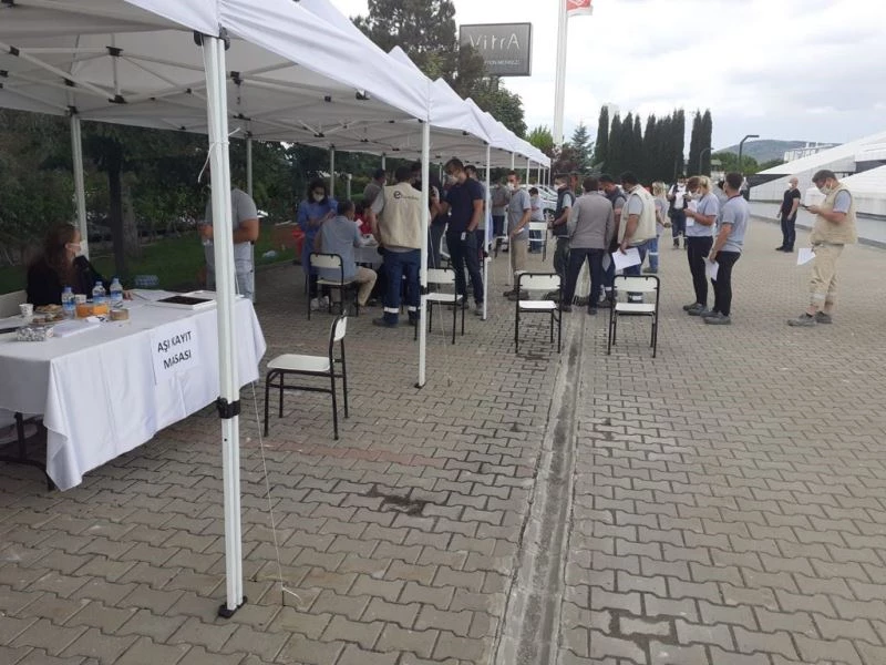 Bilecik’te sahaya çıkan mobil aşı ekipleri bir günde 2 bin çalışanı aşıladı
