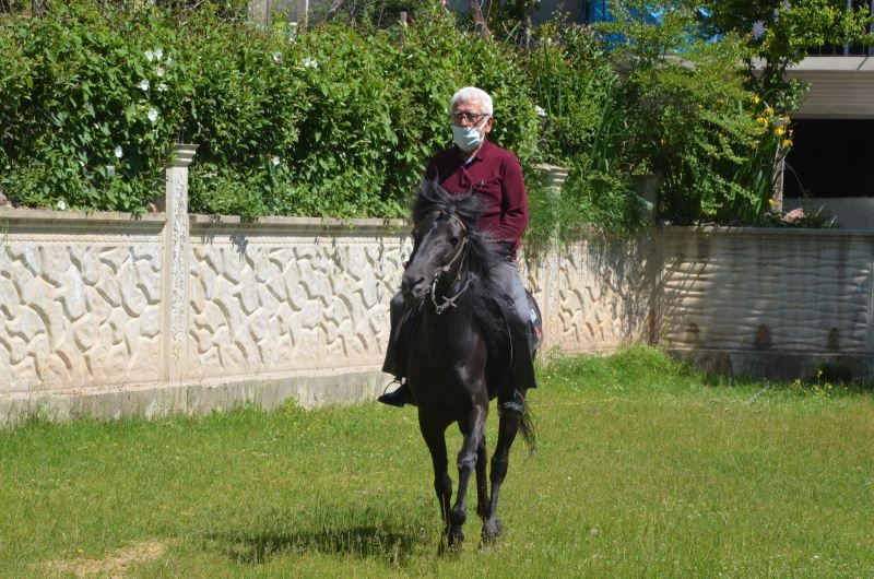 Askerde bindiği at, sivil hayatta şampiyon yaptı
