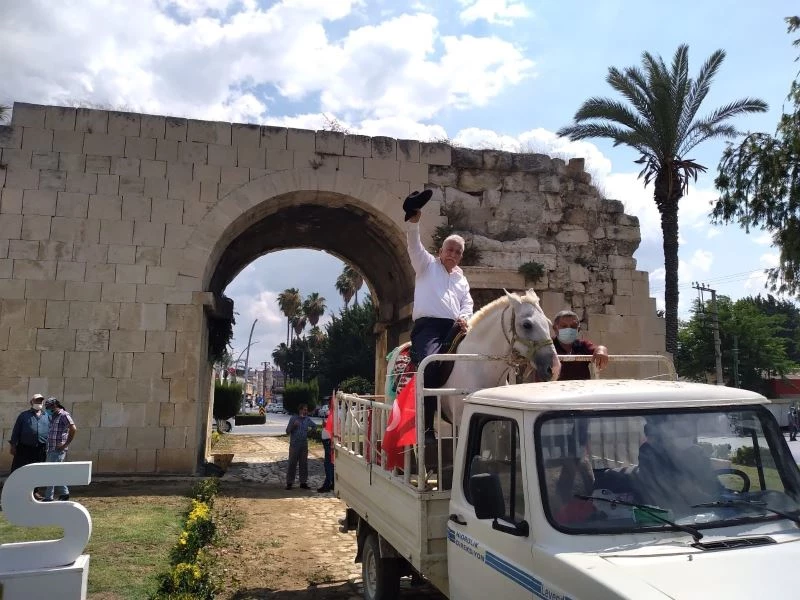 Demirel hayranı Bolat beyaz atla anma etkinliklerine katılacak
