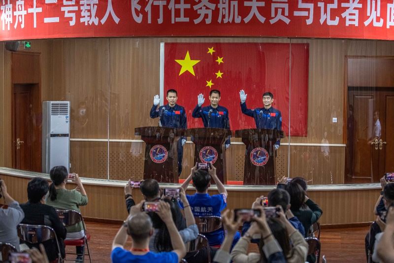 Çin, uzaya göndereceği ilk taykonot ekibini belirledi
