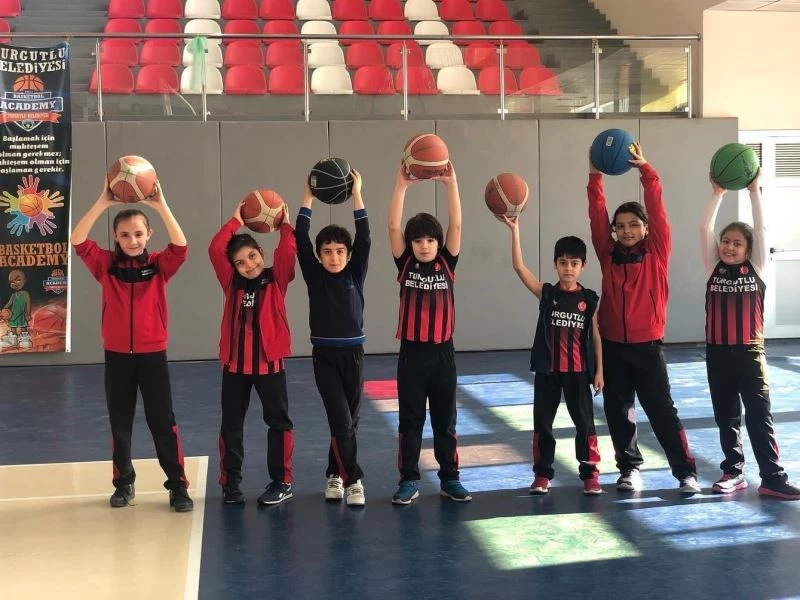 Turgutlu Belediyesi geleceğin yıldız sporcularını yetiştiriyor
