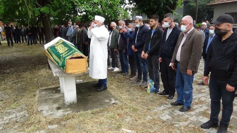 Oğulları tarafından öldürülen anne ve baba toprağa verildi
