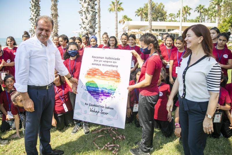 Kır Çiçekleri sporcularından Başkan Seçer’e Babalar Günü hediyesi
