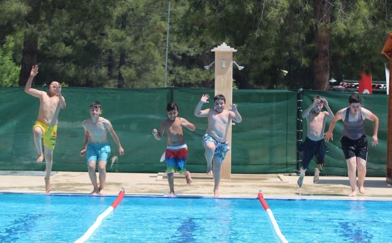 Havuzlardaki yoğunluğa dikkat
