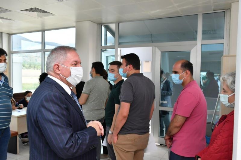 Nursaçan, İl Sağlık Müdürlüğü’nün Kayseri OSB’deki Aşı Uygulama Merkezi’ni ziyaret etti
