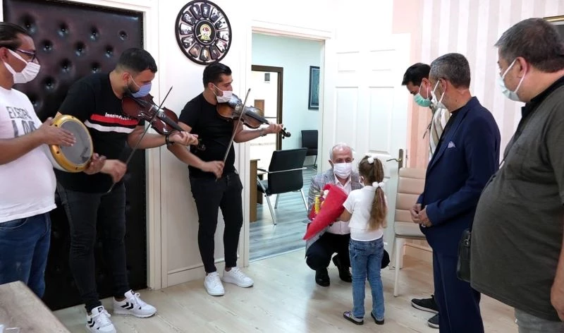 Roman müzisyenler Başkan Gültak’ı ziyaret etti
