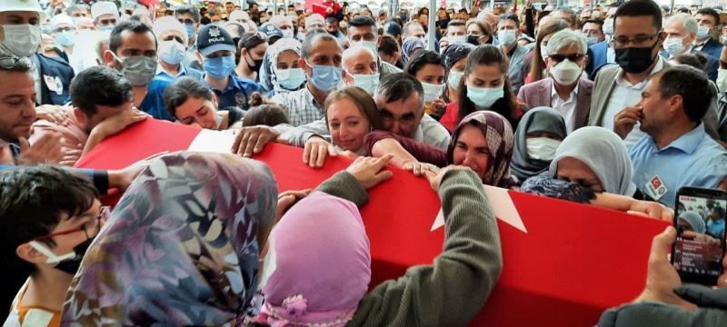 Şehit polis memuru Ercan Yangöz son yolculuğuna uğurlandı
