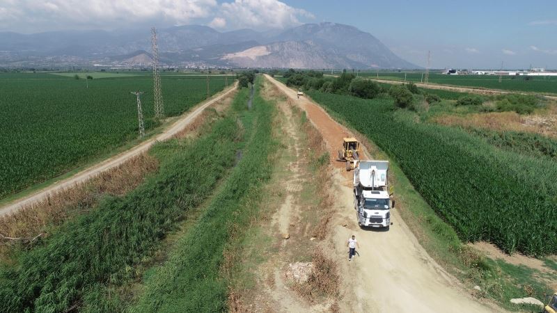 Şehzadeler’in ova yollarında asfalt çalışması başladı
