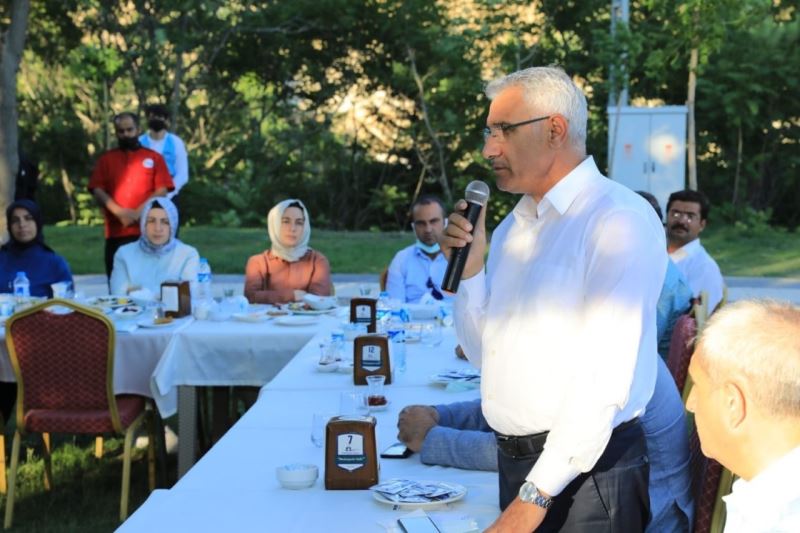 Başkan Güder, personellerle istişare toplantısı yaptı
