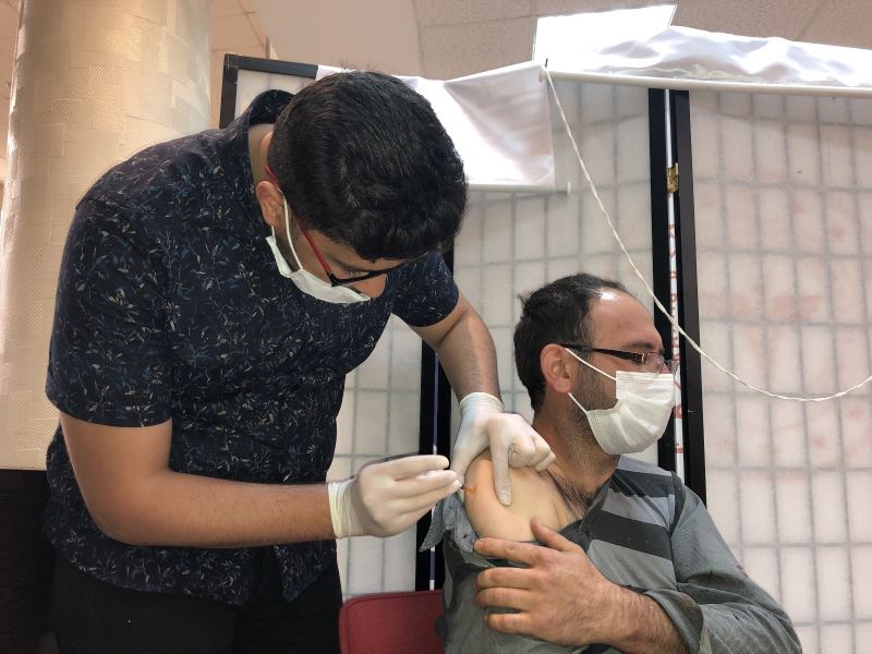 Konya’da ’yerinde aşı’ uygulamasıyla ilk günde 510 kişi aşılandı
