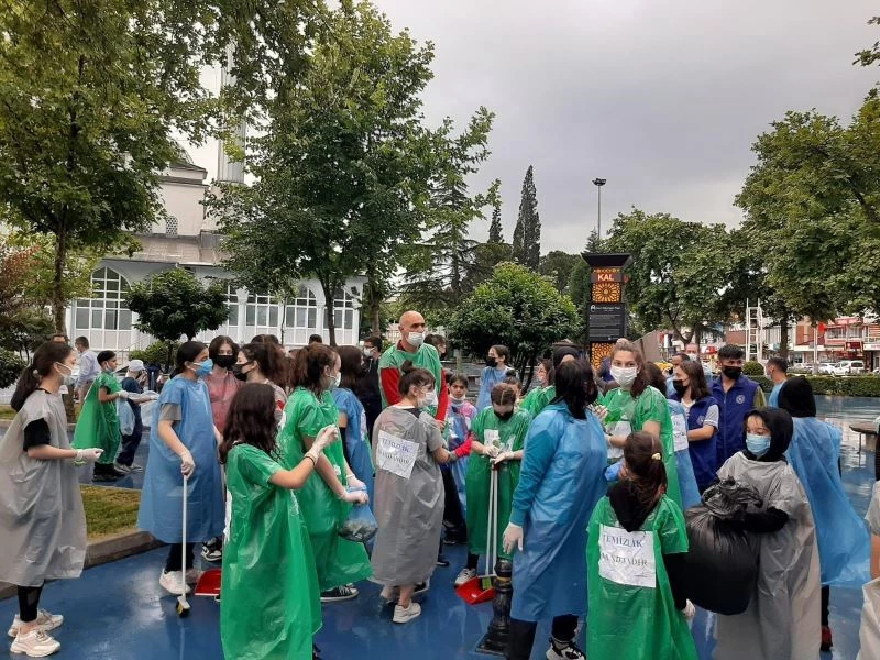 Çevre temizlik farkındalığı için yollara düştüler
