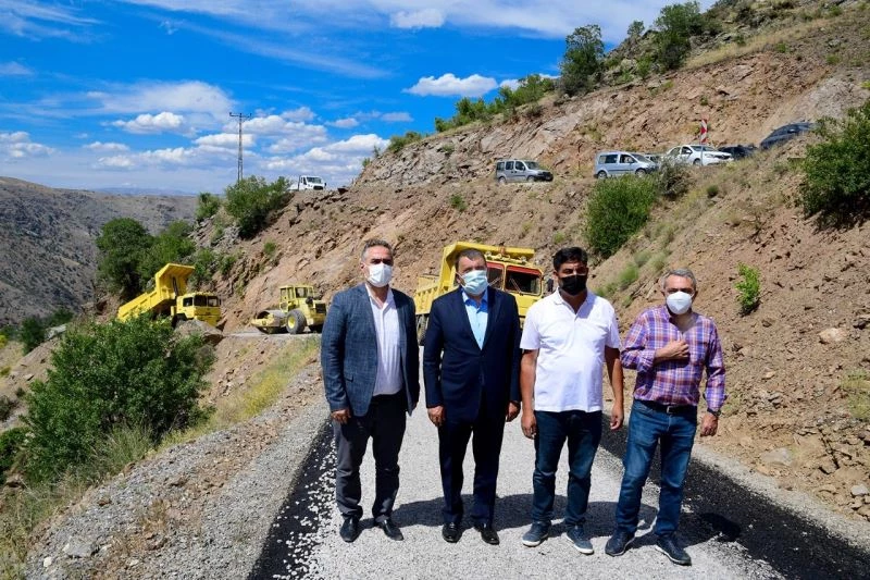 Malatya Akça Mahallesi ilk kez asfalt yolla tanıştı
