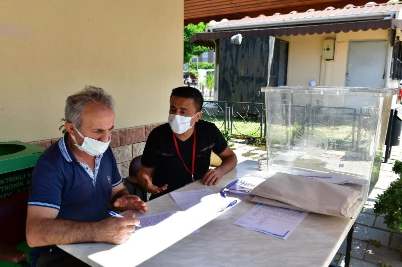 Çiğli’de sandıklar kuruldu, halka talepleri soruldu
