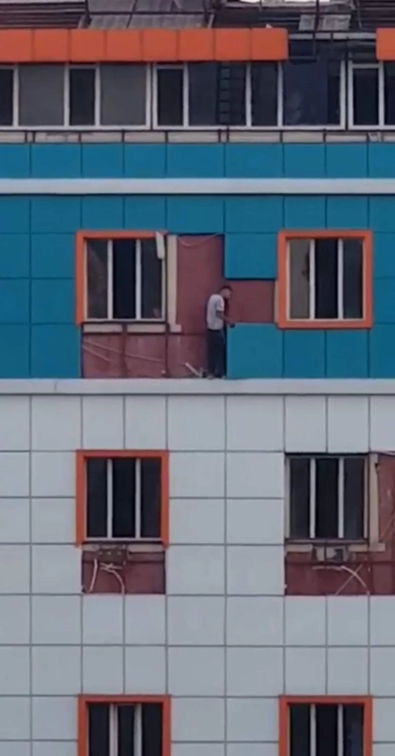 Metrelerce yüksekliğe çıkıp ölümü göze alarak hırsızlık yaptı
