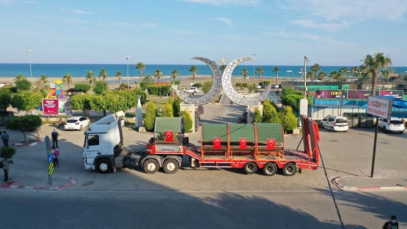 İdlip’teki askerlerimiz için üretilen kamelya ve oturma gurupları Erdemli’den yola çıktı
