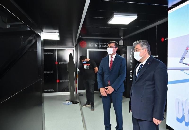 Osmaniye Valisi Erdinç Yılmaz, Cumhurbaşkanlığı İletişim Başkanlığı Dijital Tırını ziyaret etti