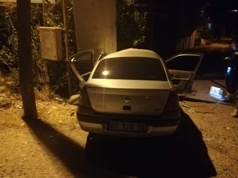 Otomobil trafoya çarptı: 1’i ağır 3 yaralı

