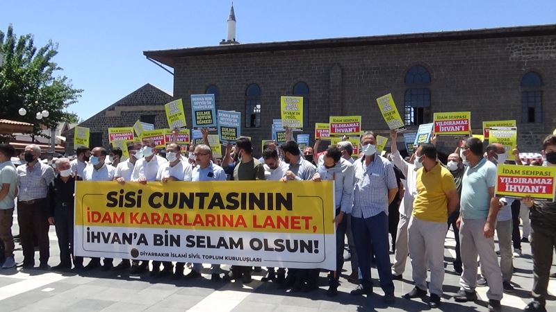 Mısır’da İhvan liderlerine yönelik idam kararları Diyarbakır’da protesto edildi
