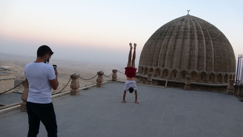 Hayranı olduğu Türk DJ’yi taklit etmek için Amerika’dan Mardin’e geldi
