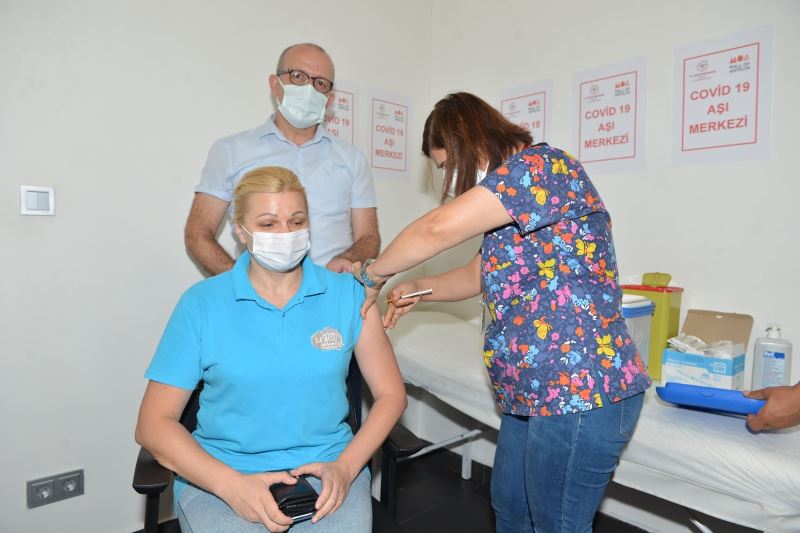 Antalya’da toplam aşı sayısı 1 milyon 400 bin 526’ya ulaştı
