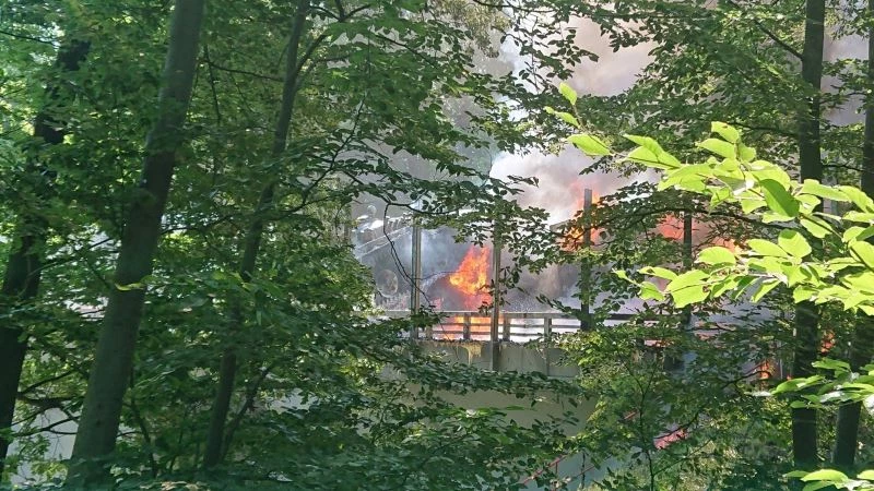 Polonya’da otobandaki kazada 2 tank küle döndü
